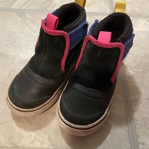 Kids MTE all weather shoes